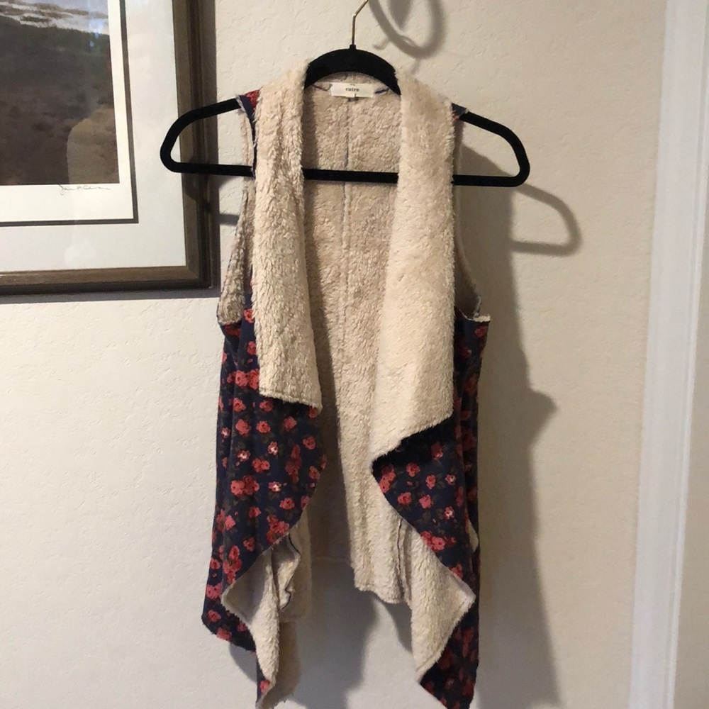Boutique Women’s Vest by entro